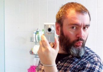 aidan_moffat_fruity_1295276261_crop_550x385