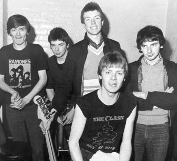 0_The_Undertones_ar